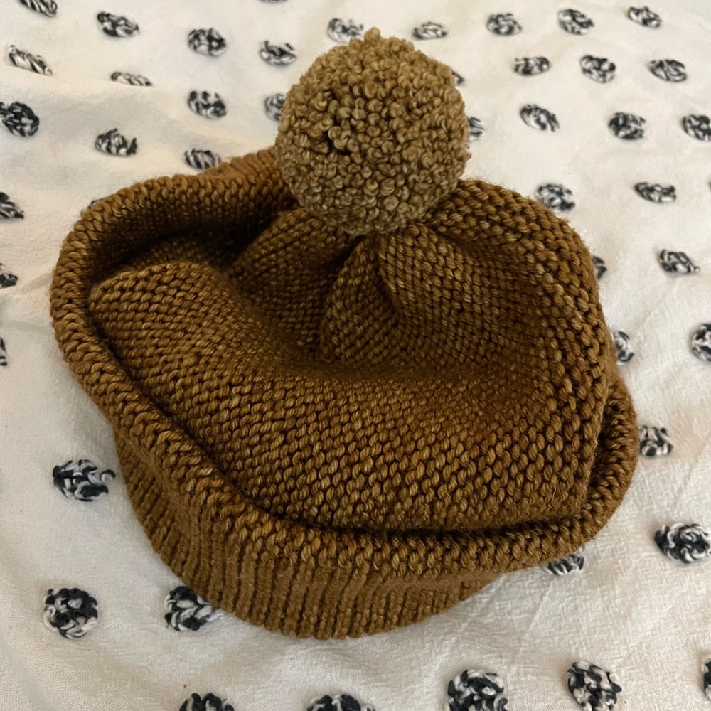 Misha & Puff Garter Hat in Nutmeg